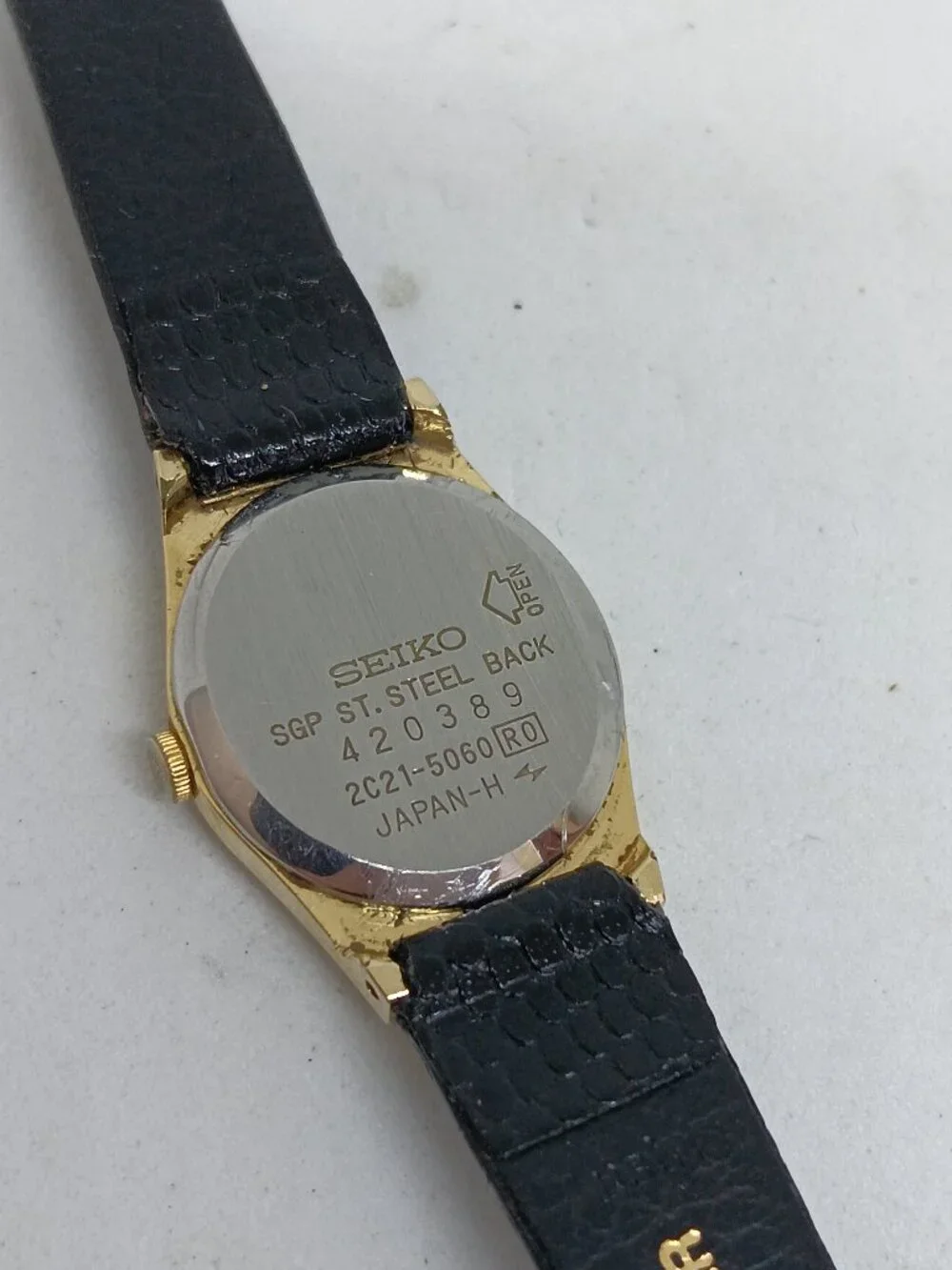VINTAGE 1984 Seiko 2C21-5060 Women's 19mm x 26mm Japanese Quartz Watch NEW BATT